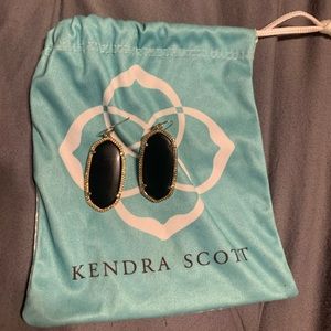 Black and gold kendra scott earring